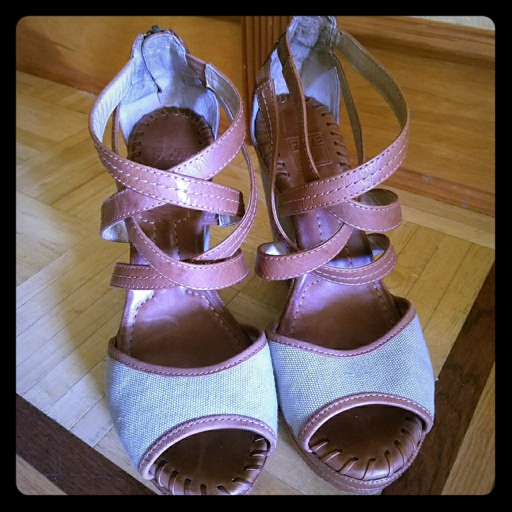 ❤Frye❤ Corrina wedge sandals